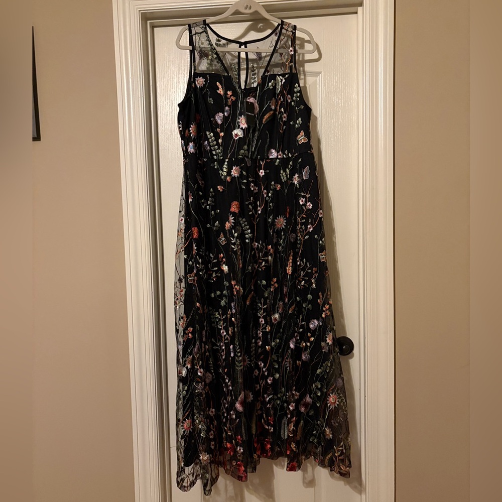 Torrid Black Floral Embroidered Maxi Dress Size 14 NWT